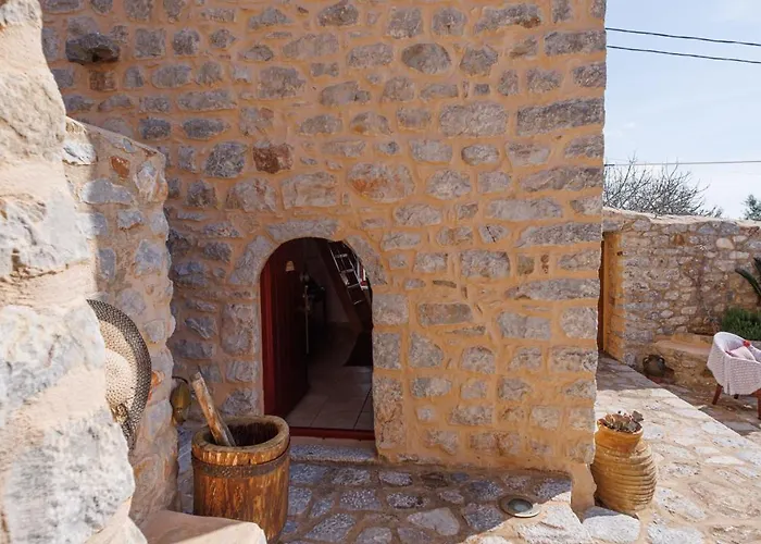 Lithos Traditional Tower *