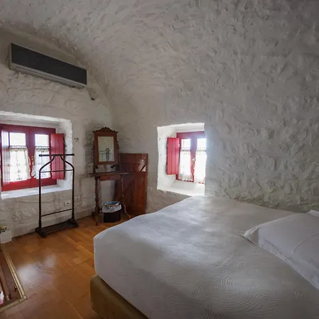 Lithos Traditional Tower