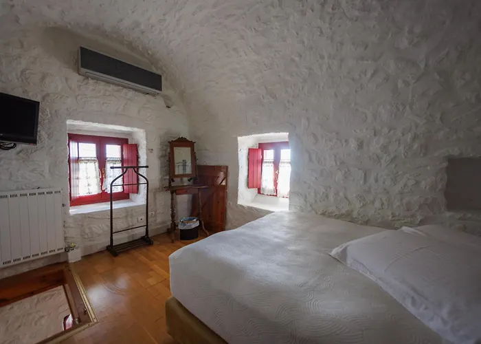 Lithos Traditional Tower